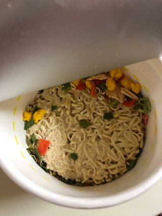 NISSIN 닛신 컵누들  4종 - 씨푸드오리지날, 씨푸드 스파이시, 씨푸드 커리, 씨푸드 XO소스 — 5점을 준 리뷰어가 2022년 12월 올린 사용 사진