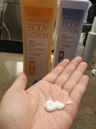 [과일나라] 바세린 모이스처 바디로션 1000ml 2종 — 5점을 준 리뷰어가 2021년 10월 올린 사용 사진