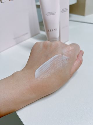 프리마인 선크림만 바꿨을 뿐인데 매일 물 2L챙겨먹고 기초케어 완벽하게 한 물빛피부 완성,셀라브UV프로텍터 — 5점을 준 리뷰어가 2023년 7월 올린 사용 사진