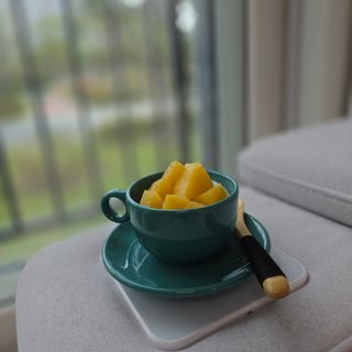돌 MF[Dole] 파인애플컵/망고컵/복숭아컵 198g 6입X1박스 (맛 1가지 랜덤 발송) — 4.5점을 준 리뷰어가 2024년 10월 올린 사용 사진