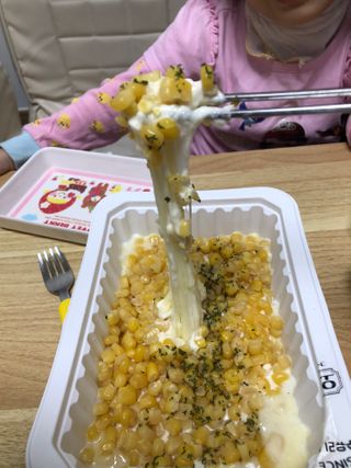 [오늘통닭 수유본점] 콘치즈닭 — 5점을 준 리뷰어가 2021년 1월 올린 사용 사진