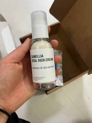 제주인디 카멜리아 바이탈 리치크림 (이너보틀 에디션) — 5점을 준 리뷰어가 2023년 4월 올린 사용 사진
