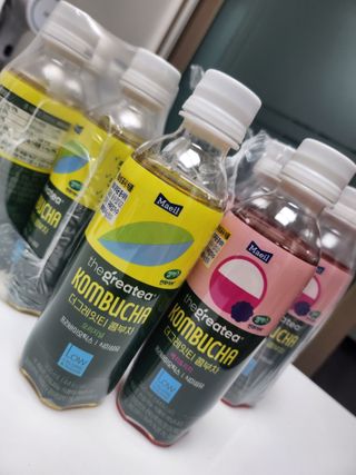 더그레잇티 콤부차 [매일유업] 더그레잇티 44kcal 콤부차 300ml *12개입 (오리지널 6개+베리리치 6개) — 5점을 준 리뷰어가 2023년 7월 올린 사용 사진