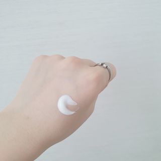 산수시 아쿠아 베네핏 24h 수부지 물광 속건조 수분크림 50ml — 5점을 준 리뷰어가 2021년 8월 올린 사용 사진