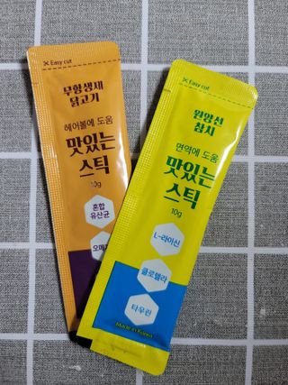 페페로니 맛있는 스틱 - 무항생제 닭고기 15개 + 원양선 참치 15개 — 4점을 준 리뷰어가 2021년 8월 올린 사용 사진