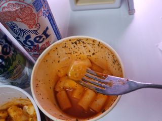 나우  [요리궁리] B타입 ( 매콤, 치즈, 매콤까르보 ) 꽃떡볶이 6개입 세트 — 5점을 준 리뷰어가 2025년 4월 올린 사용 사진