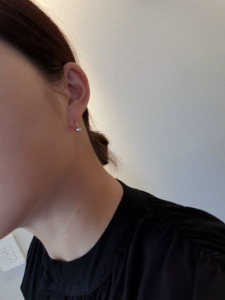 [골드앤디어] 14K 사선 큐빅 원터치 귀걸이_3color — 5점을 준 리뷰어가 2021년 6월 올린 사용 사진