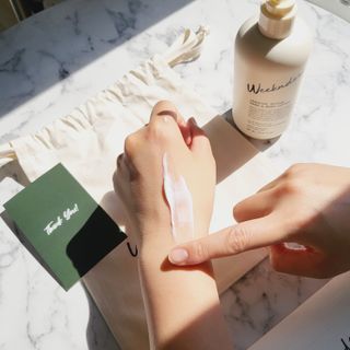[위켄더스] 끈적임 없이 수분감을 채워주는 핸드& 바디로션 1종 랜덤발송 — 5점을 준 리뷰어가 2022년 5월 올린 사용 사진