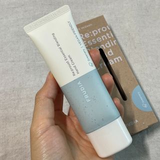 [후르디아] 끈적임 없는 착한성분 비건  핸드크림 3종 — 5점을 준 리뷰어가 2021년 12월 올린 사용 사진