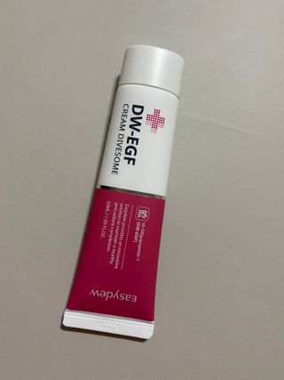 이지듀 DW-EGF 크림 다이브좀_콜라겐이 쏙쏙, 탄력피부로 다이빙 — 3.5점을 준 리뷰어가 2021년 2월 올린 사용 사진