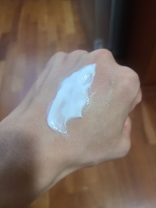 산수시 아쿠아 베네핏 24h 수부지 물광 속건조 수분크림 50ml — 5점을 준 리뷰어가 2021년 6월 올린 사용 사진