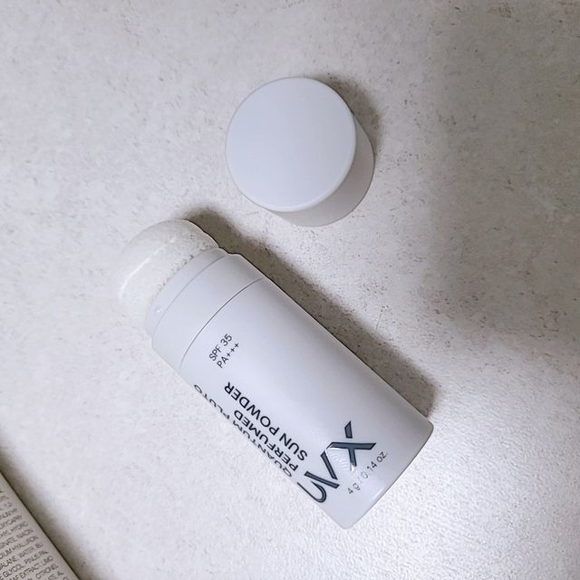 UVX 퀀텀 플루토 퍼퓸 선 파우더 리뷰 사진