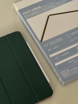 아클리브 Premium 항균 항바이러스 액정 보호필름(iPad) — 4점을 준 리뷰어가 2022년 10월 올린 사용 사진