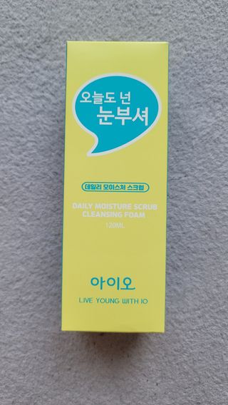 IO 아이오 오늘도 넌 눈부셔 - 데일리 스크럽 클렌징폼 — 5점을 준 리뷰어가 2021년 2월 올린 사용 사진