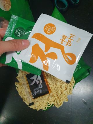 [풀무원] 자연은맛있다 정면, 백면, 홍면  세트 — 5점을 준 리뷰어가 2021년 4월 올린 사용 사진