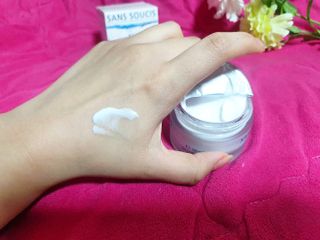 산수시 아쿠아 베네핏 24h 수부지 물광 속건조 수분크림 50ml — 5점을 준 리뷰어가 2021년 6월 올린 사용 사진
