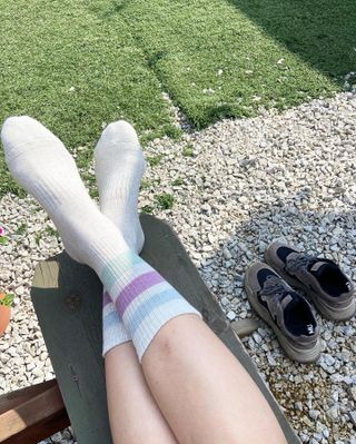 사이즈가 있는 양말 필로이 운동하기 좋은 날!_스포츠 크루 양말 4족 세트_남여 각각 (S,M,L)_컬러 랜덤 발송 — 5점을 준 리뷰어가 2022년 5월 올린 사용 사진