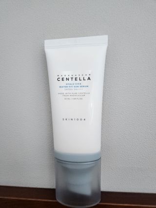 [스킨1004] 마다가스카르 센텔라 히알루-시카 워터핏 선세럼 50ml — 3.5점을 준 리뷰어가 2024년 5월 올린 사용 사진