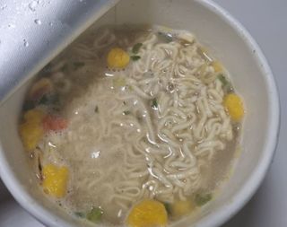 NISSIN 닛신 컵누들  4종 - 씨푸드오리지날, 씨푸드 스파이시, 씨푸드 커리, 씨푸드 XO소스 — 5점을 준 리뷰어가 2022년 5월 올린 사용 사진