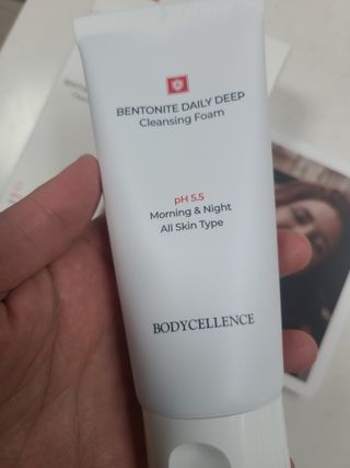 바디셀런스 벤토나이트 데일리 약산성 딥클렌징폼 120ml — 5점을 준 리뷰어가 2021년 12월 올린 사용 사진