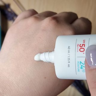 리더스코스메틱 리더스 카밍 바이오틱스 선 에센스 SPF 50+ PA++++ — 5점을 준 리뷰어가 2022년 6월 올린 사용 사진