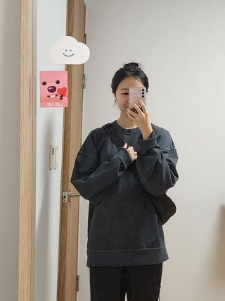 MAPLESYRUPFACTORY 메이플 피그먼트 맨투맨 8.COL — 5점을 준 리뷰어가 2022년 12월 올린 사용 사진