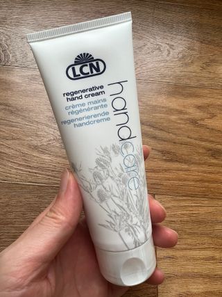 LCN(엘씨엔) LCN 리제너러티브 핸드크림 75ml 주름개선 고보습 재생핸드크림 — 5점을 준 리뷰어가 2022년 7월 올린 사용 사진