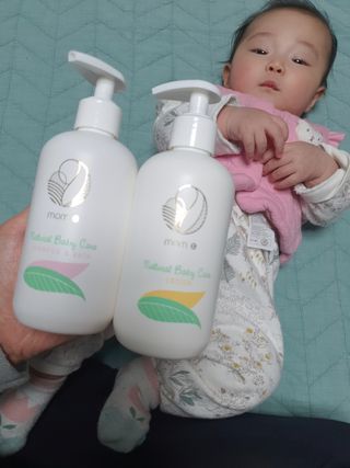 mom e 맘이 내추럴 베이비 케어 샴푸앤바스+로션 — 5점을 준 리뷰어가 2021년 1월 올린 사용 사진