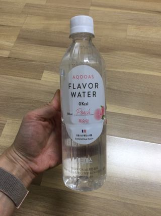 아쿠아스 플레이버워터 ★[아쿠아스] 제로칼로리 플레이버워터 복숭아/청포도 1BOX 20개입 — 5점을 준 리뷰어가 2021년 4월 올린 사용 사진