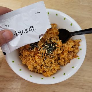 [서울시스터즈] CU 김치 4총사 세트-김치볶음밥, 김치큐브닭, 김치바삭김, 김치아몬드 — 3점을 준 리뷰어가 2021년 11월 올린 사용 사진
