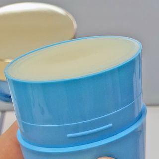 비엠비코 [썸머케어] 퀸79 노블 골드 아쿠아크림+더 선스틱 SPF50+PA+++ — 5점을 준 리뷰어가 2021년 6월 올린 사용 사진