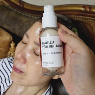 제주인디 카멜리아 바이탈 리치크림 (이너보틀 에디션) — 5점을 준 리뷰어가 2023년 4월 올린 사용 사진