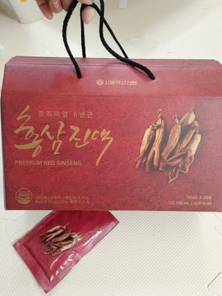 서울약사신협_프리미엄 6년근 홍삼진액_70mlx30포 — 5점을 준 리뷰어가 2021년 3월 올린 사용 사진