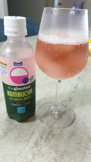 더그레잇티 콤부차 [매일유업] 더그레잇티 44kcal 콤부차 300ml *12개입 (오리지널 6개+베리리치 6개) — 5점을 준 리뷰어가 2023년 7월 올린 사용 사진