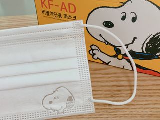 JHWORLD 스누피 마스크 정품 스누피 KF-AD 국내 비말차단 아동용 성인용 일회용 덴탈마스크 50매 — 4.5점을 준 리뷰어가 2021년 6월 올린 사용 사진