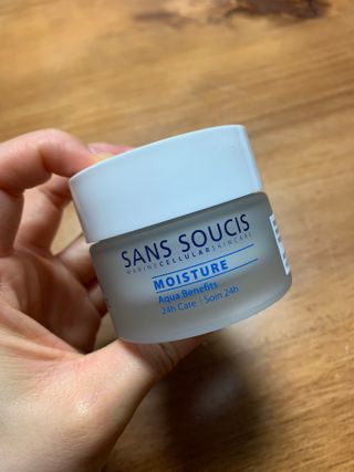 산수시 아쿠아 베네핏 24h 수부지 물광 속건조 수분크림 50ml — 5점을 준 리뷰어가 2021년 6월 올린 사용 사진