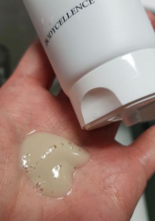 바디셀런스 벤토나이트 데일리 약산성 딥클렌징폼 120ml — 5점을 준 리뷰어가 2021년 12월 올린 사용 사진