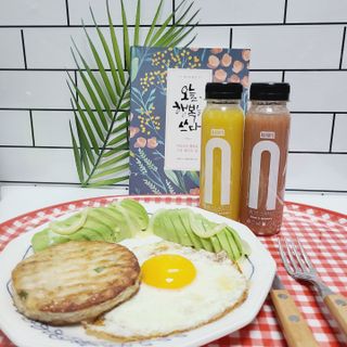 BLENDY'S 핑크 스무디+블론디 스무디 — 4점을 준 리뷰어가 2021년 11월 올린 사용 사진