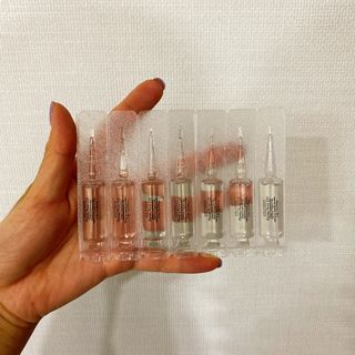유니베르소 산소앰플 7일 집중케어 앰플 — 5점을 준 리뷰어가 2021년 6월 올린 사용 사진