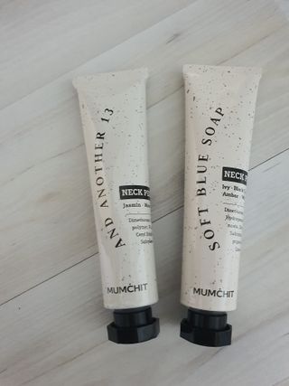 멈칫(MUMCHIT) 넥퍼퓸 NECKPERFUME 2가지 향 — 5점을 준 리뷰어가 2021년 11월 올린 사용 사진