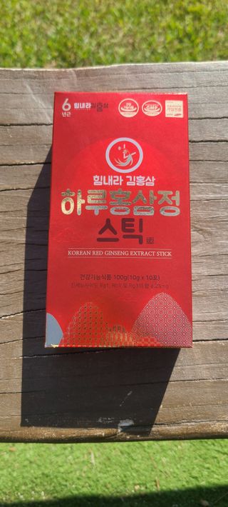 힘내라김홍삼 하루홍삼정스틱 10g x 10포 — 5점을 준 리뷰어가 2021년 5월 올린 사용 사진