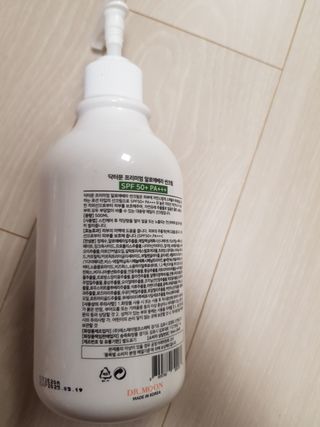 [닥터문] 프리미엄 알로에베라 선크림 500ml — 5점을 준 리뷰어가 2022년 6월 올린 사용 사진