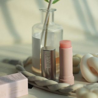 바르는뷰티 데생멀티밤 식물유래성분 97 저분자콜라겐 피부수분 미백 주름개선 멀티밤스틱 — 5점을 준 리뷰어가 2021년 11월 올린 사용 사진