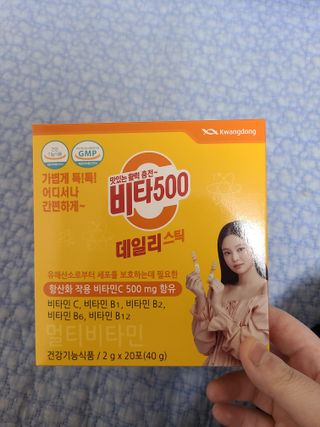 광동생활건강 [광동] 비타500데일리스틱 크리스마스 에디션 60포+20포 추가 증정&쇼핑백+스티커 gift — 5점을 준 리뷰어가 2021년 12월 올린 사용 사진