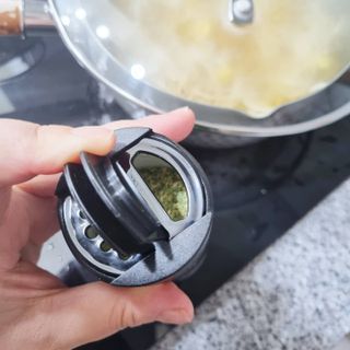 우주쿡 천연조미료 고메 프리미엄 시즈닝 6종 택1 청양고추+ /대파 /깻잎 /마늘 /생강 /표고버섯 — 5점을 준 리뷰어가 2021년 8월 올린 사용 사진
