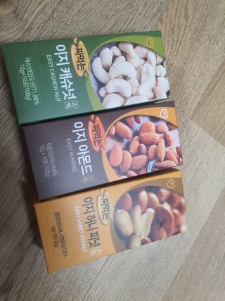 짜먹는 이지견과 짜먹는 이지아몬드, 짜먹는 이지허니피넛, 짜먹는 이지캐슈넛 각 10g X  10포 — 5점을 준 리뷰어가 2021년 1월 올린 사용 사진