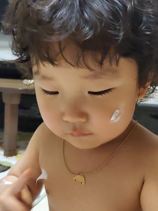 소이베베X신비아파트 세라마이드 울트라 아토 고보습 크림 — 5점을 준 리뷰어가 2023년 3월 올린 사용 사진