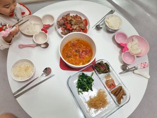 상상e상 아델라 LPM 원형 접이식테이블 — 5점을 준 리뷰어가 2021년 12월 올린 사용 사진
