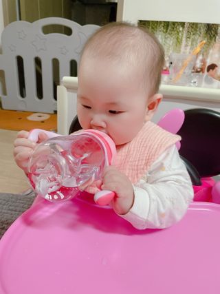 유비맘 트라이탄 코니빨대컵_컬러 랜덤 발송 — 4점을 준 리뷰어가 2021년 1월 올린 사용 사진