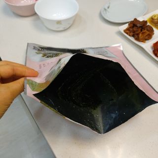 [해림맛김] 들기름에 구운 바삭바삭 김 4종 세트 + 1종 랜덤발송 총5개입 — 4점을 준 리뷰어가 2021년 2월 올린 사용 사진